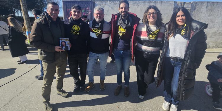 El esperado sol anima la matanza en Palaciosrubios con un gran ambiente y hasta con lanzamiento de boina para los «peques»