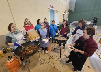 Paradinas de San Juan vive una nueva fiesta en torno a la matanza típica con faenas y degustaciones a cubierto debido a la lluvia