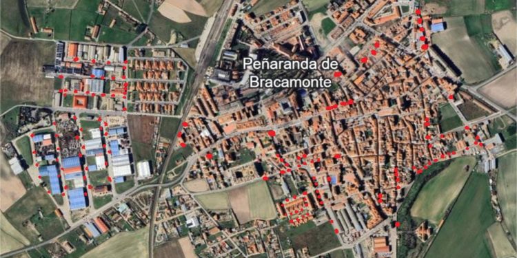 PeC elabora un mapa de Peñaranda con la localización de una «multitud» de obstáculos situados en la vía pública