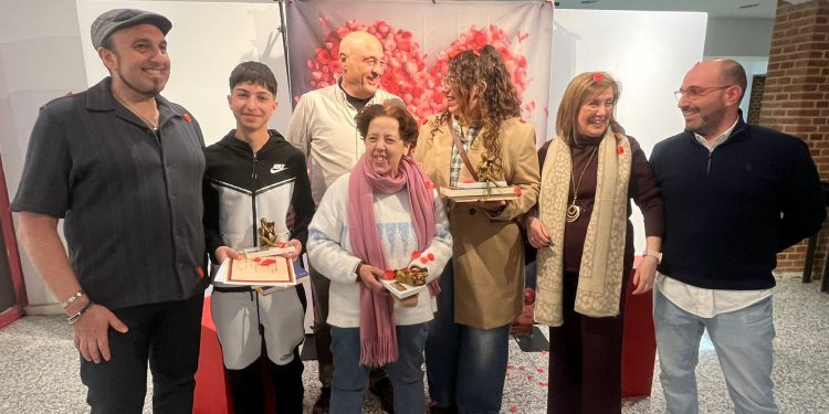 Raquel Sánchez, Iván Dimitrov y Trinidad Martínez reciben los premios del concurso de poemas de Los Álamos Gastrolab