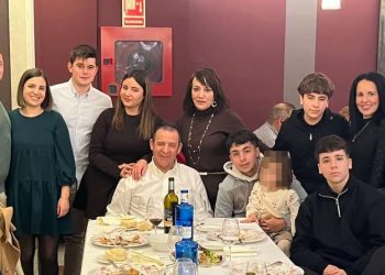 Rafael Sánchez Silva celebra su jubilación en Peñaranda rodeado de su familia y con una comida en el restaurante Las Cabañas