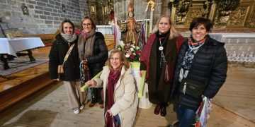 La lluvia impide la romería de San Blas hasta la antigua ermita en Santiago de la Puebla y la procesión se hace en la parroquia