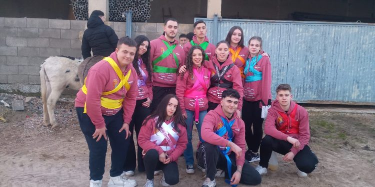 Los quint@s del 2007 celebran su fiesta en Villoruela y corren las cintas en el camino de Moríñigo entre los aplausos de sus vecinos