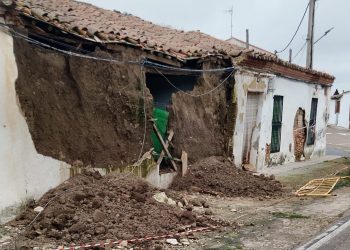 Peligro inminente en Zorita de la Frontera por el estado ruinoso de la casa del cura: «Hasta que no ocurra algo grave, no actuarán»