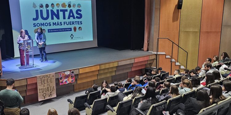 Peñaranda reitera su compromiso con la igualdad «real y efectiva» entre hombres y mujeres con motivo del 8 de marzo