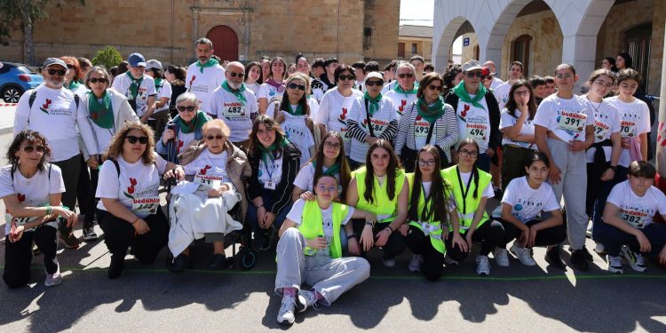 La IV carrera de Las Villas del instituto Senara llena de solidaridad Babilafuente y recauda donativos para Parkinson Salamanca
