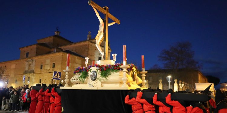 Peñaranda muestra a Castilla y León la riqueza histórica y artística de su Semana Santa con el traslado del Humilladero y Lágrimas