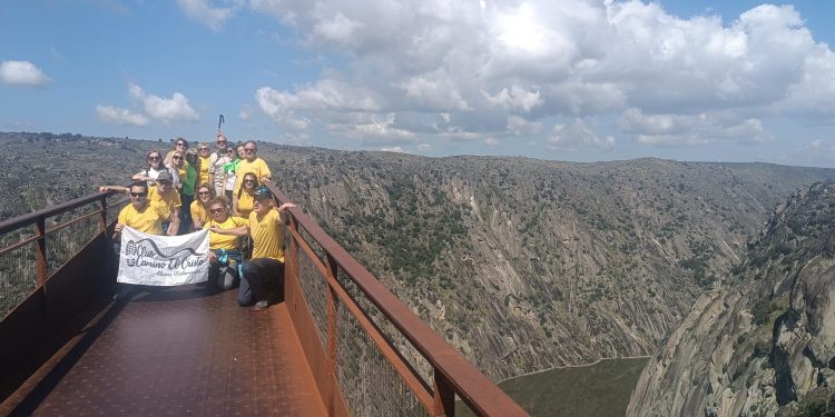 El club de senderismo Camino el Cristo de Alaraz disfruta de una ruta por las Arribes entre Aldeadávila de la Ribera y Masueco