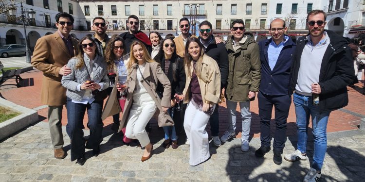 Multitudinario Domingo de Ramos en Peñaranda con numerosos grupos disfrutando de la limonada, la clarea y los reencuentros