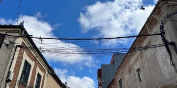 El PP de Peñaranda pide unificar el cableado en los recorridos procesionales de Peñaranda para evitar «enganchones»