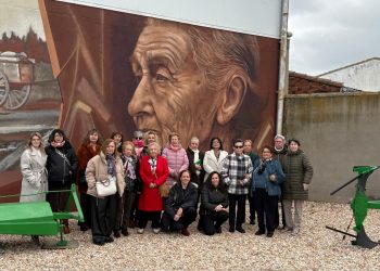 El Campo de Peñaranda celebra el 8M creando un mural homenaje a las mujeres: «Si hoy estamos aquí, es gracias a ellas»