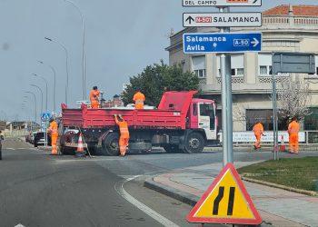 La pesadilla de los baches en Peñaranda: la Junta interviene en el cruce de la avenida de Salamanca con la carretera de Medina