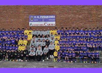 El Club Deportivo Peñaranda de fútbol reúne a todos sus equipos en el «Luis García» en la presentación oficial de la temporada