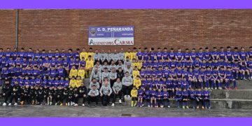 El Club Deportivo Peñaranda de fútbol reúne a todos sus equipos en el «Luis García» en la presentación oficial de la temporada