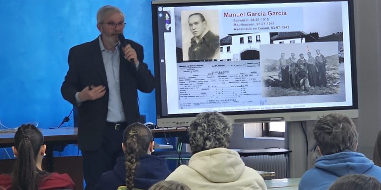 Alumnos y profesores del IES Germán Sánchez Ruipérez conocen la historia de los salmantinos en los campos de concentración nazi