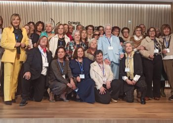 Antiguos alumnos de La Encarnación vuelven al colegio en Peñaranda en una emotiva jornada de recuerdo y reencuentro