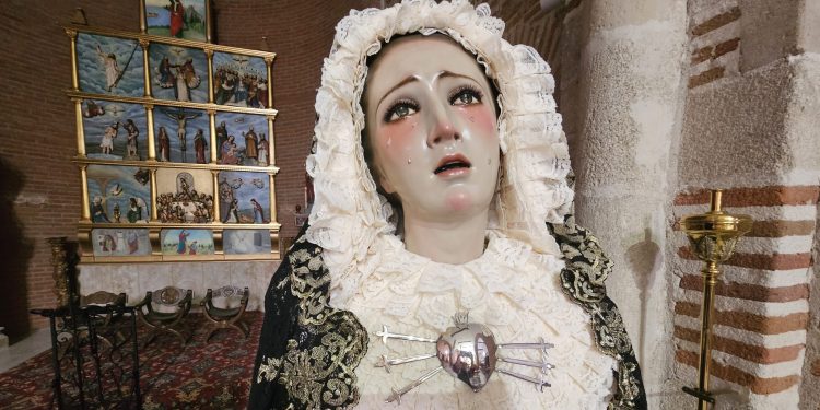 De Sevilla a Paradinas de San Juan: la nueva imagen de la Virgen que recibe ya la devoción popular y será bendecida este sábado