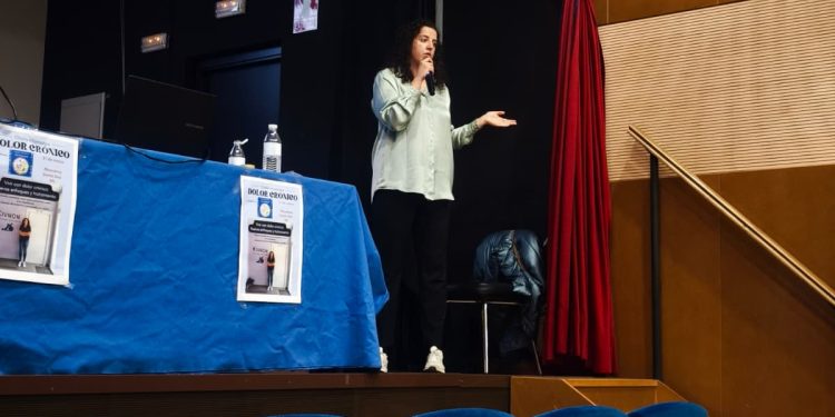 La fisioterapeuta Sara Antona ofrece en Macotera una charla sobre el dolor crónico, nuevos enfoques y tratamientos