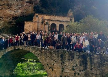 Vecinos de El Campo de Peñaranda y Zorita de la Frontera visitan Las Merindades en Burgos y descubren su rico patrimonio