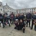 La ruta del XIII Aniversario de los Toros Bravos MC hace parada en Peñaranda con el rugido de sus motos en la plaza Nueva