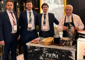 Prim presenta en la Alimentaria de Barcelona el Mejor Jamón de bellota ibérico de España llevando Macotera por bandera