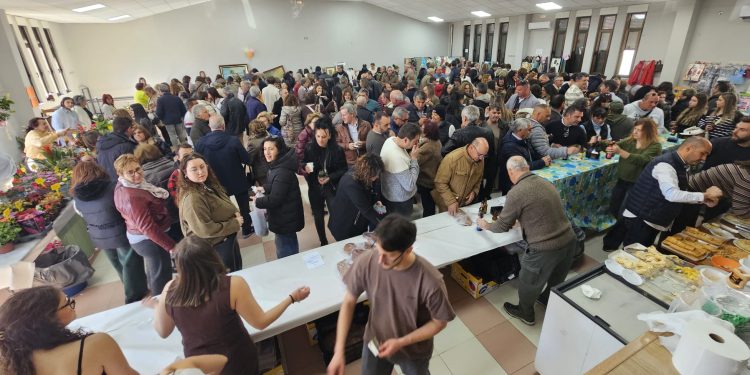 Vecinos de Babilafuente y otros pueblos de la comarca de Las Villas llenan el rastrillo solidario a favor de la ONG Acción Verapaz