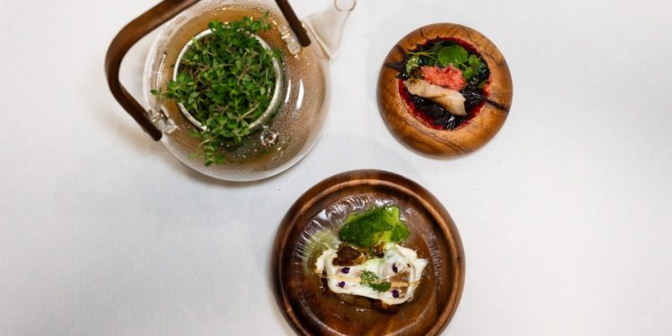 Álex Marcos, de Los Álamos Gastrolab, participa en el VI Desafío XCHEF de Cervezas 1906 con su propuesta gastronómica «UNTO»