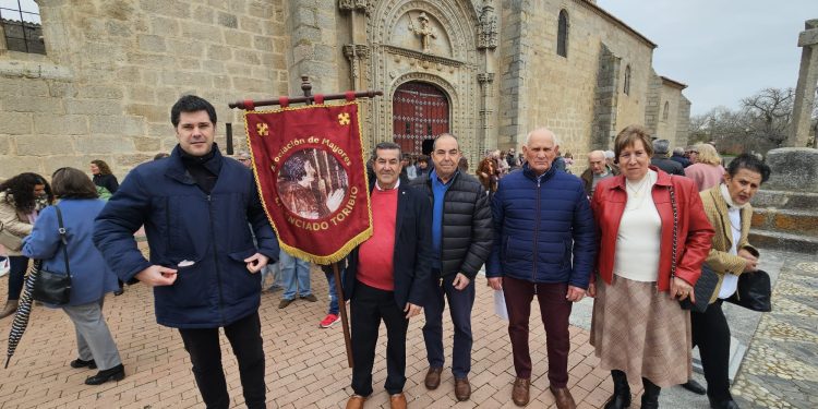 Santiago de la Puebla comparte la fiesta anual de la asociación de mayores Licenciado Toribio y su Operación Bocata solidaria