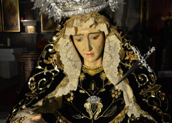 La Virgen de la Soledad, ataviada con un conjunto de inspiración charra para los actos en su honor que se celebran en Peñaranda