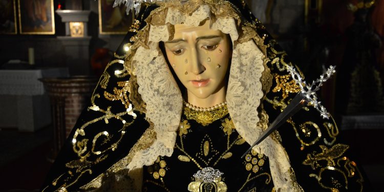 La Virgen de la Soledad, ataviada con un conjunto de inspiración charra para los actos en su honor que se celebran en Peñaranda
