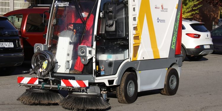Peñaranda abre el proceso para cubrir una plaza de conductor de la barredora con plazo de solicitud hasta el 5 de mayo