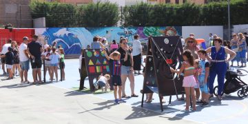 Chicola recupera los juegos en la calle para todas las edades con una propuesta de ocio ideal para fiestas populares y celebraciones