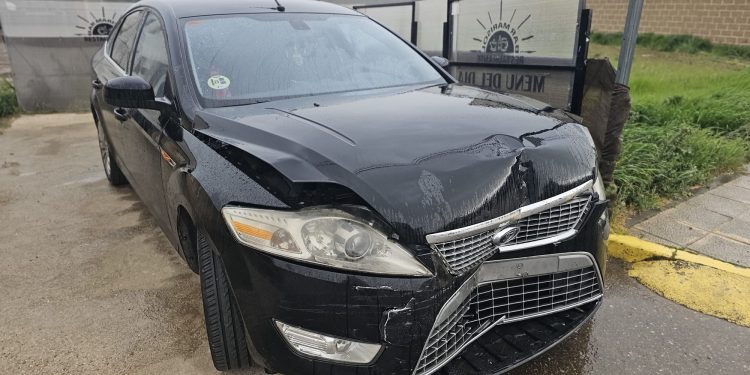 Dos heridos en la travesía de la SA-810 a su paso por Babilafuente tras una colisión por alcance con dos turismos implicados