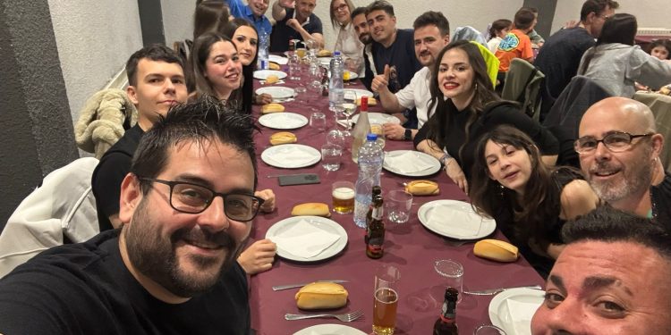 La banda de cornetas y tambores de la Hermandad de Cofradías de Peñaranda cierra la temporada con una cena de confraternidad
