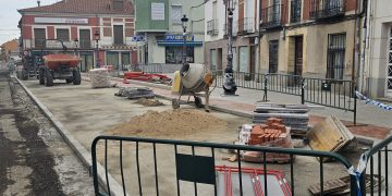 Así avanzan en Peñaranda los trabajos en la céntrica calle del Carmen superado ya el ecuador del plazo para su ejecución