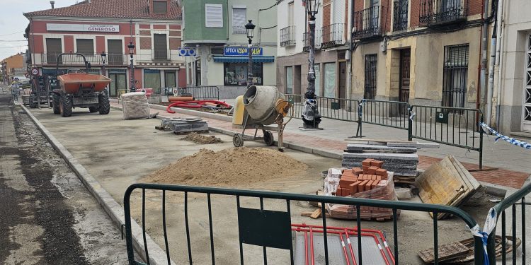 Así avanzan en Peñaranda los trabajos en la céntrica calle del Carmen superado ya el ecuador del plazo para su ejecución