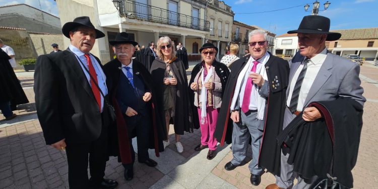 Santiago de la Puebla recibe a un centenar de capistas en una grata jornada de convivencia con música y los típicos cuquillos