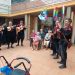 María Cruz celebra sus 100 años en Peñaranda rodeada de toda su familia y con la visita de la tuna como sorpresa en su fiesta