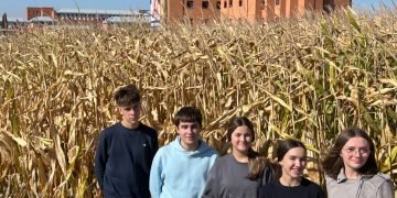 Alumnos del IES Senara de Babilafuente inventan un dispositivo de geolocalización de personas que puedan perderse en un maizal