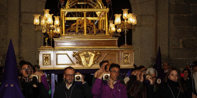 El multitudinario Santo Entierro regresó a Peñaranda tras la dura suspensión del año pasado que provocaron las incesantes lluvias