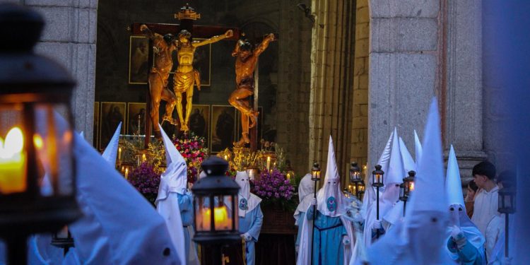 El multitudinario Santo Entierro regresó a Peñaranda tras la dura suspensión del año pasado que provocaron las incesantes lluvias