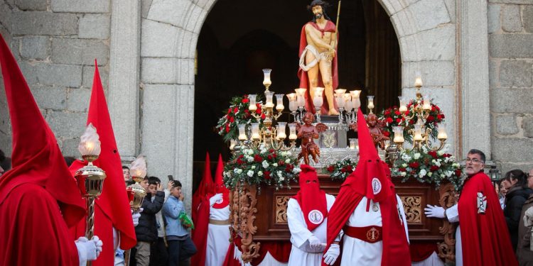 El multitudinario Santo Entierro regresó a Peñaranda tras la dura suspensión del año pasado que provocaron las incesantes lluvias