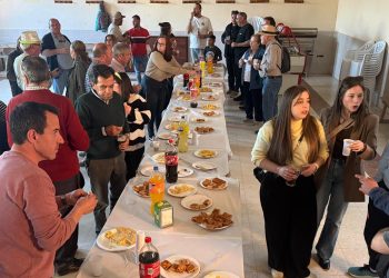 La Asociación Juvenil Papelera y la Asociación Cultural de Villaflores disfrutan de una fructífera jornada de convivencia