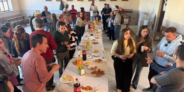 La Asociación Juvenil Papelera y la Asociación Cultural de Villaflores disfrutan de una fructífera jornada de convivencia