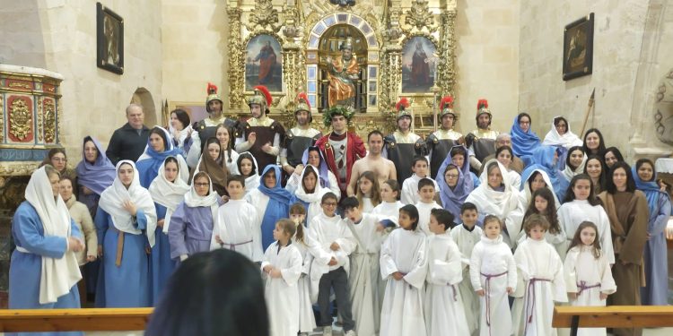 Villoruela revive la tradición con su emotivo Vía Crucis viviente, uno de los actos más destacados de la Semana Santa en Las Villas