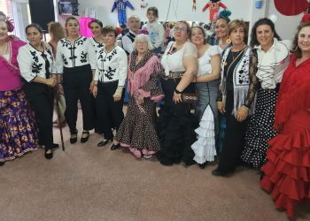 Villar de Gallimazo disfruta de su Feria de Abril con romería hasta Riolobos, vermú flamenco, comida y bailes por sevillanas