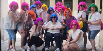 La familia Salinero organiza en Peñaranda una animada y colorida despedida de soltera a Raquel que se casa el próximo 18 de julio