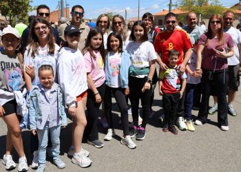 Los pueblos de Las Villas caminan en la Marcha Solidaria que ha finalizado en Babilafuente con el tradicional manifiesto