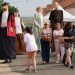 Villoruela recibe a sus gigantes en un ameno pasacalles que ha recorrido la II Feria de Artesanía en la penúltima jornada festiva