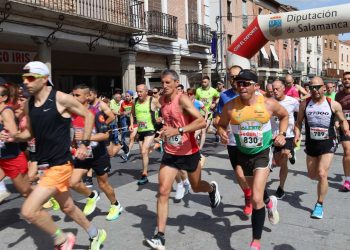 Fernando Moreno y Alexandra Martín ganan en Peñaranda la XXXII edición de la exitosa carrera popular «Hijos, padres y abuelos»